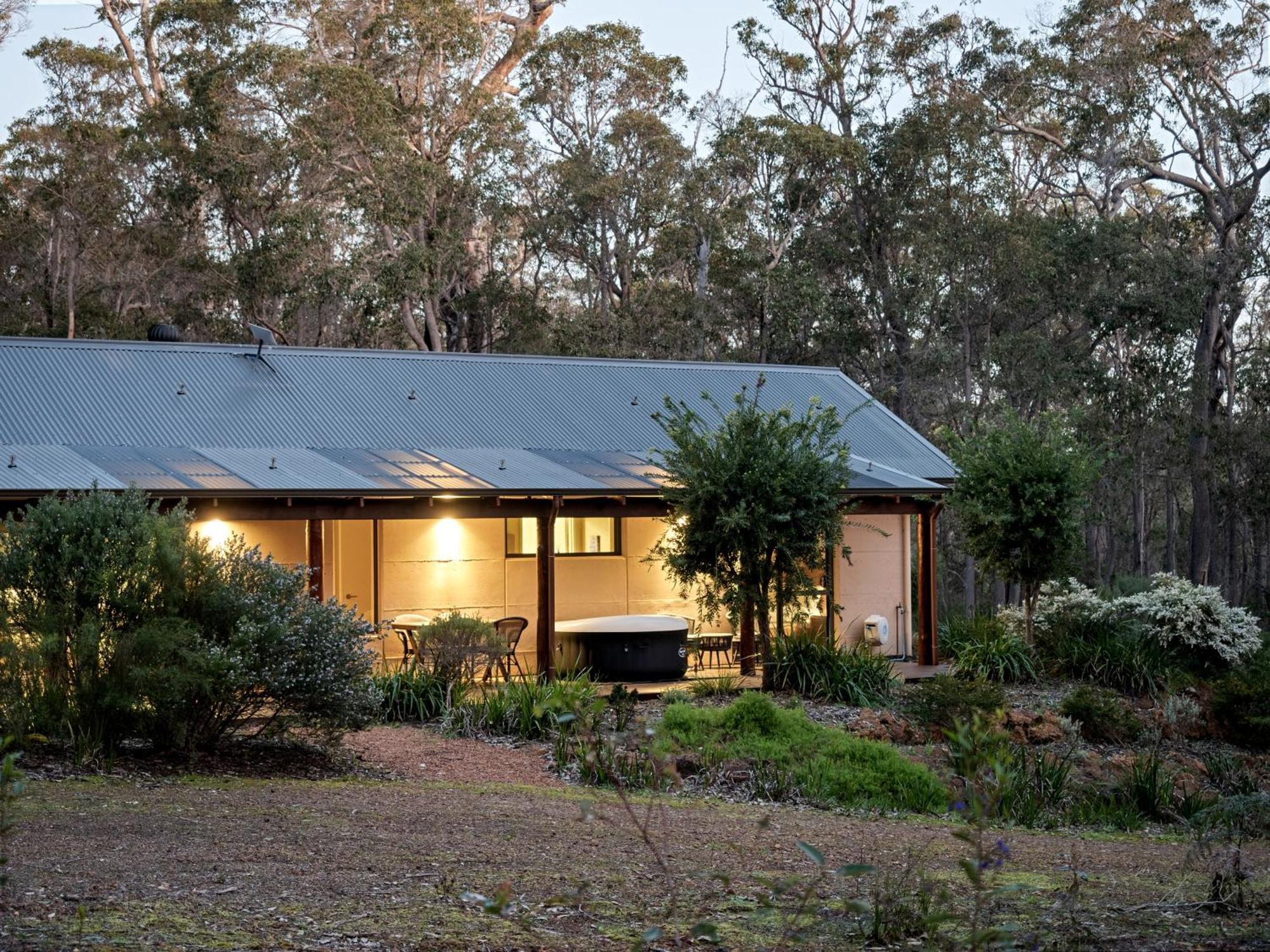 Jarrah Grove Forest Retreat - Adults Only Luxury Chalet Rosa Glen Dış mekan fotoğraf